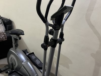 Elliptical cross trainer