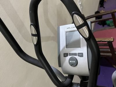 Elliptical cross trainer