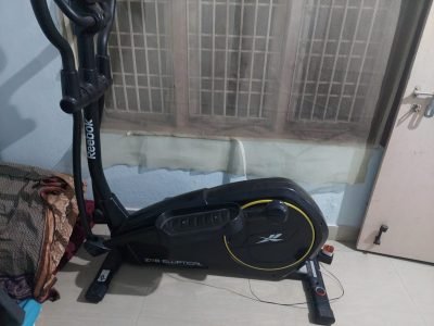 Elliptical cross trainer