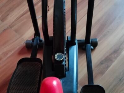 Elliptical cross trainer