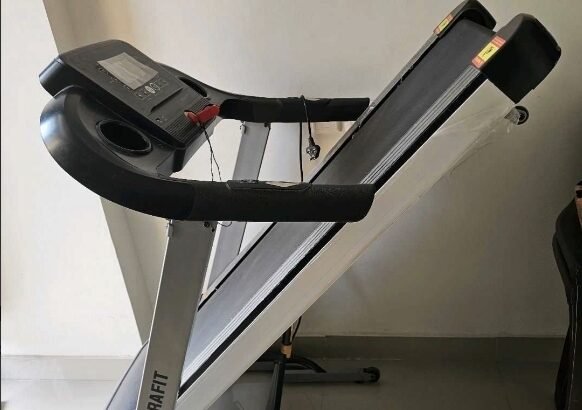 Durafit treadmill – 5HP, 120kg – good condition