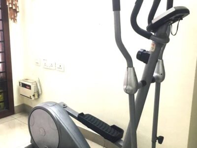 Elliptical cross trainer