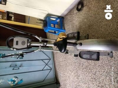 Elliptical cross trainer