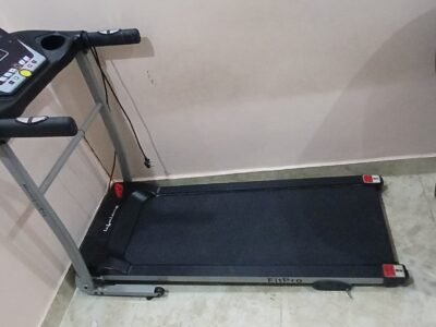 Lifelong trademill 12 km/hrs , 100 kg , 2.5 hp pea