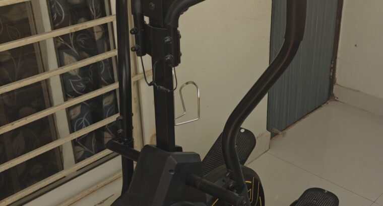 Cross Trainer – Sparingly Used, 2 yr warranty